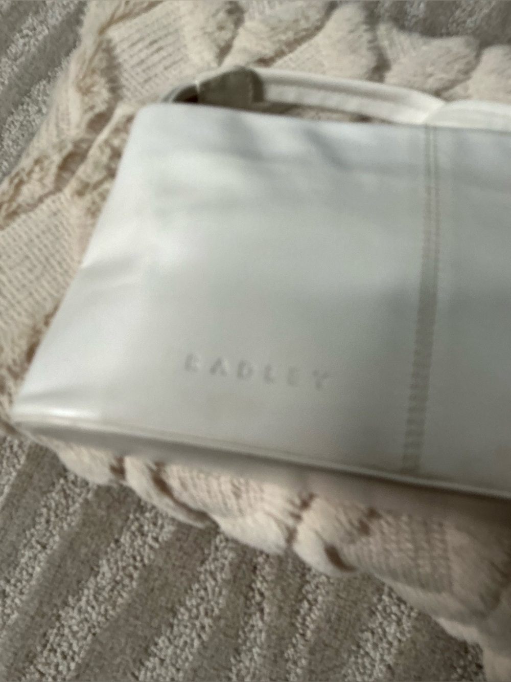 Radley London Ivory Soft Leather Shoulder Bag/Scottie Dog Charm/Small Hobo Purse - Picture 7 of 14